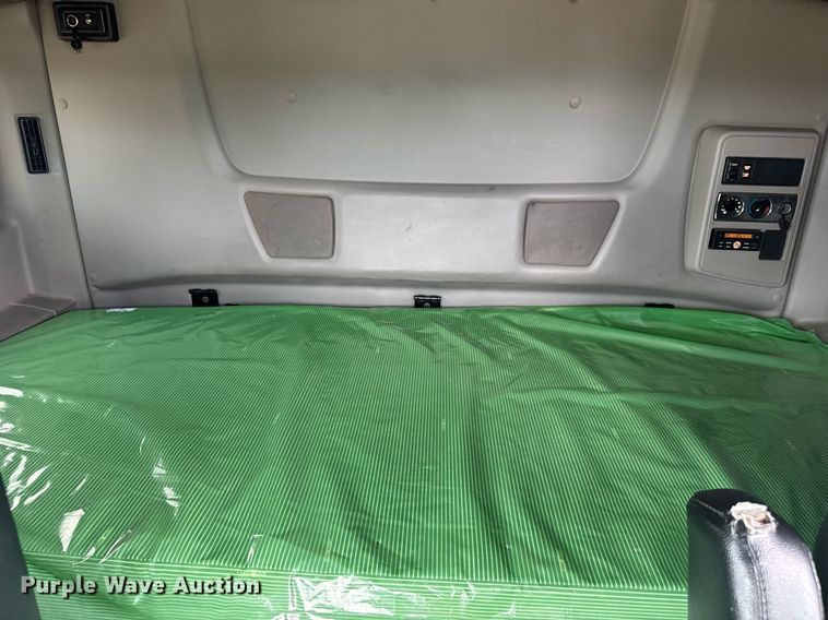 image for item YA0564 2020 International LT625 semi truck