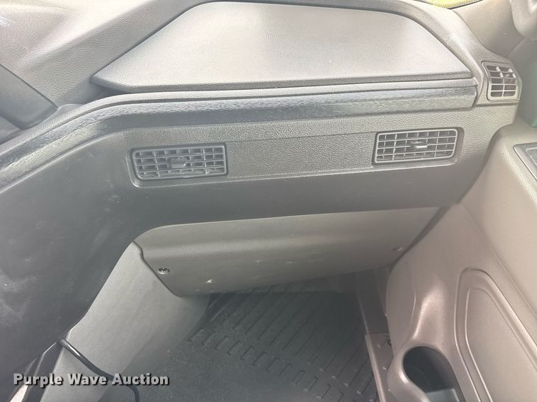 image for item YA0564 2020 International LT625 semi truck