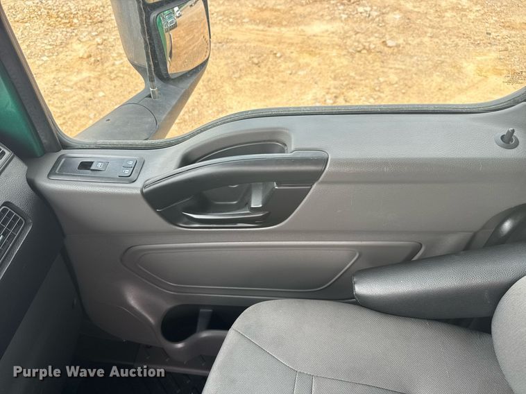 image for item YA0564 2020 International LT625 semi truck