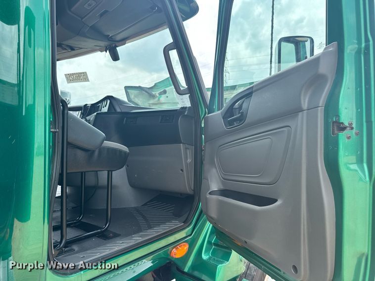 image for item YA0564 2020 International LT625 semi truck