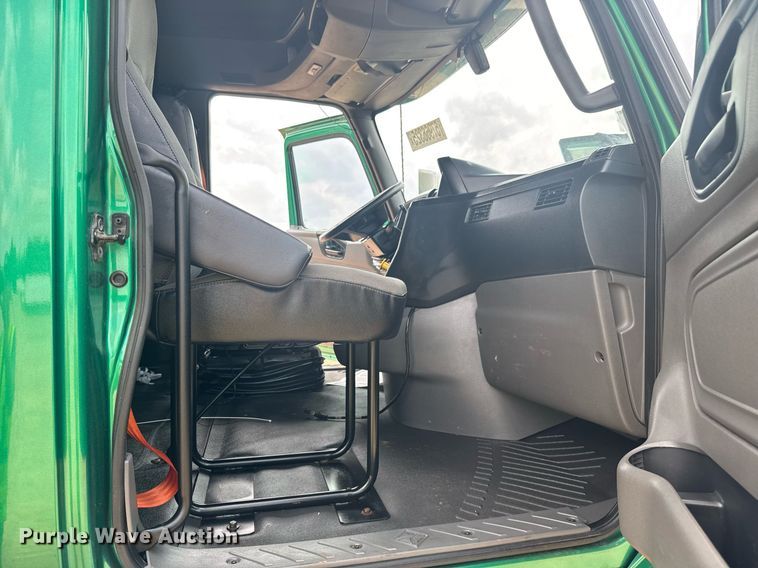 image for item YA0564 2020 International LT625 semi truck