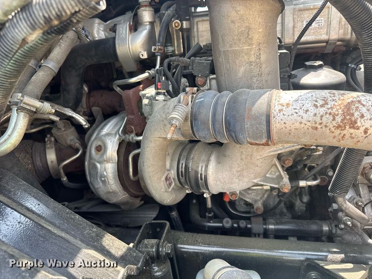 image for item YA0564 2020 International LT625 semi truck