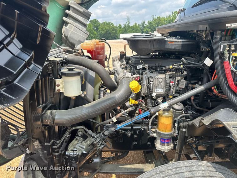 image for item YA0564 2020 International LT625 semi truck