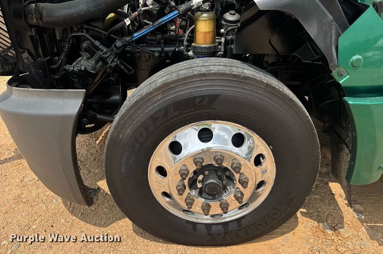 image for item YA0564 2020 International LT625 semi truck