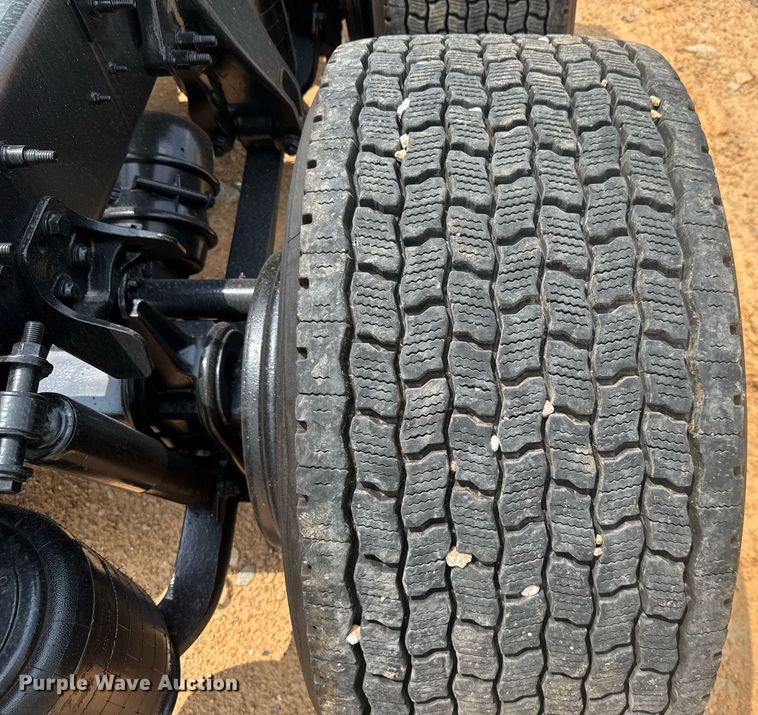 image for item YA0564 2020 International LT625 semi truck