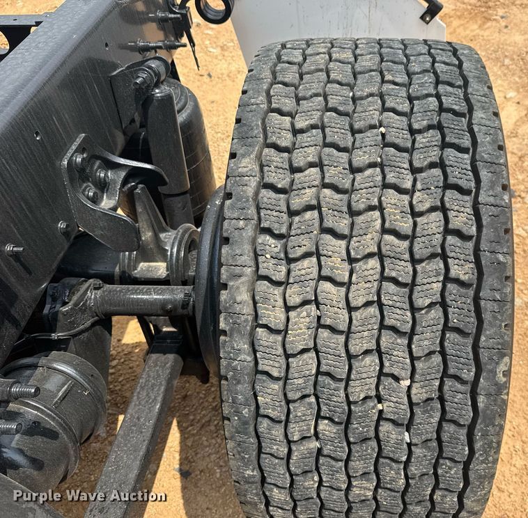 image for item YA0564 2020 International LT625 semi truck