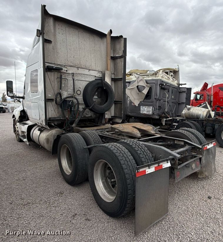 image for item YA0577 2018 International LT625 semi truck