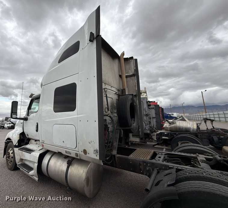 image for item YA0577 2018 International LT625 semi truck