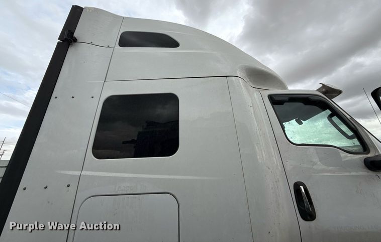 image for item YA0577 2018 International LT625 semi truck