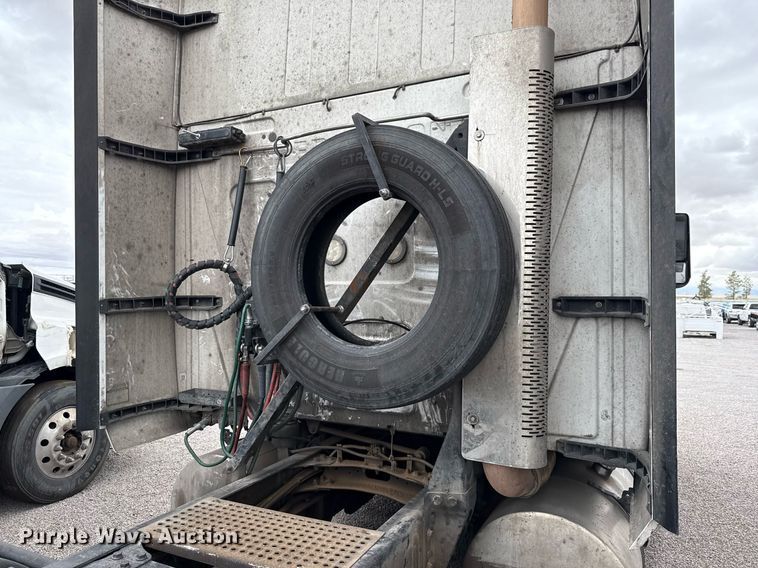 image for item YA0577 2018 International LT625 semi truck