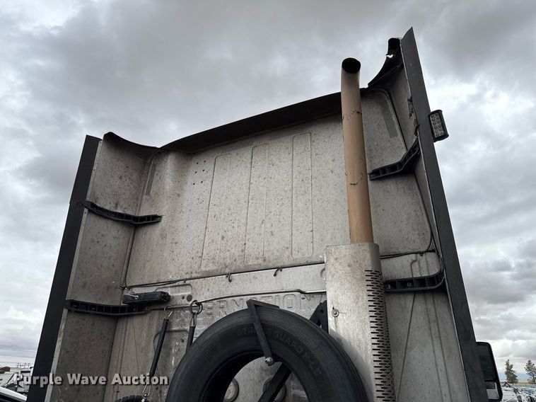 image for item YA0577 2018 International LT625 semi truck