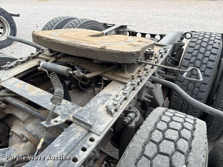 image for item YA0577 2018 International LT625 semi truck