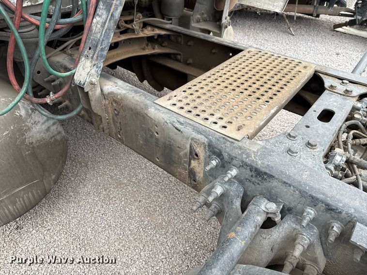 image for item YA0577 2018 International LT625 semi truck