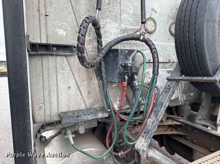 image for item YA0577 2018 International LT625 semi truck