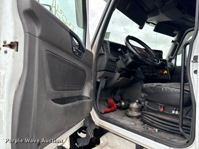 image for item YA0577 2018 International LT625 semi truck