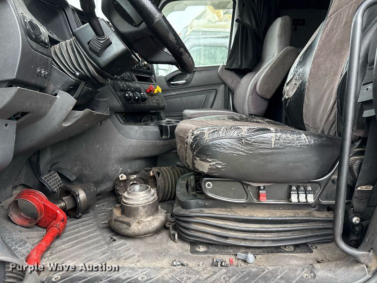 image for item YA0577 2018 International LT625 semi truck