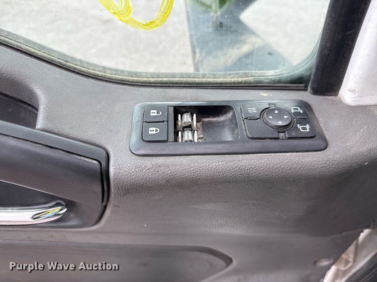 image for item YA0577 2018 International LT625 semi truck