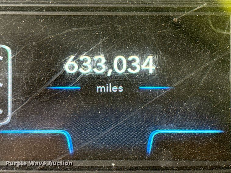 image for item YA0577 2018 International LT625 semi truck