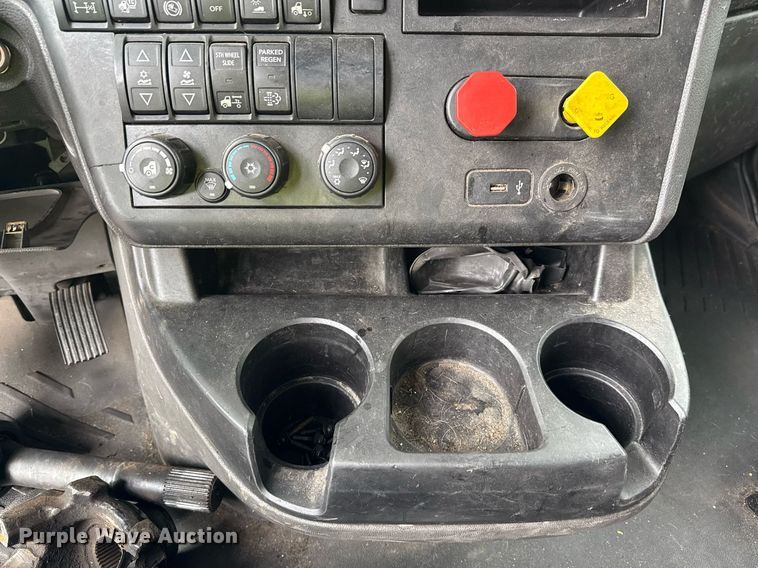 image for item YA0577 2018 International LT625 semi truck