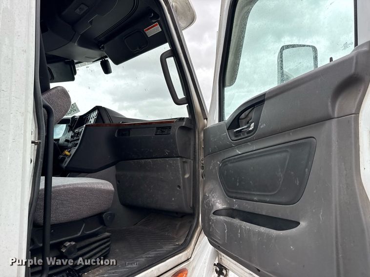 image for item YA0577 2018 International LT625 semi truck