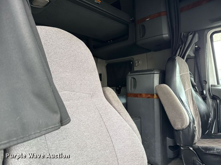 image for item YA0577 2018 International LT625 semi truck