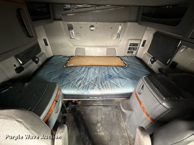 image for item YA0577 2018 International LT625 semi truck