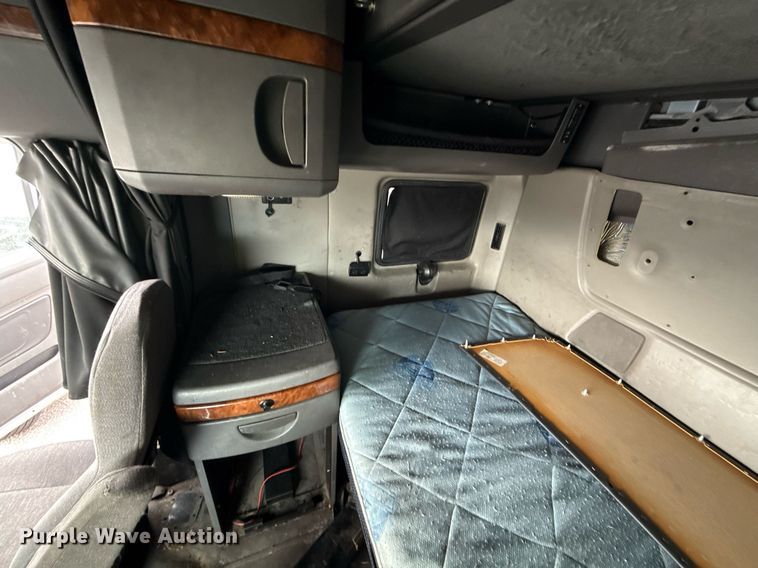 image for item YA0577 2018 International LT625 semi truck