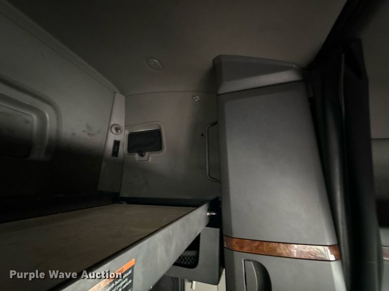 image for item YA0577 2018 International LT625 semi truck