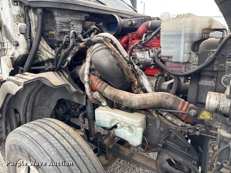 image for item YA0577 2018 International LT625 semi truck