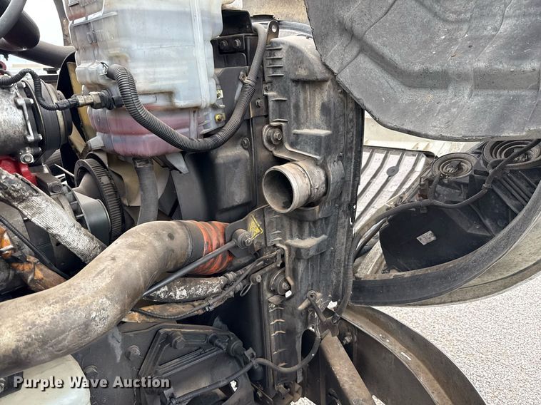 image for item YA0577 2018 International LT625 semi truck