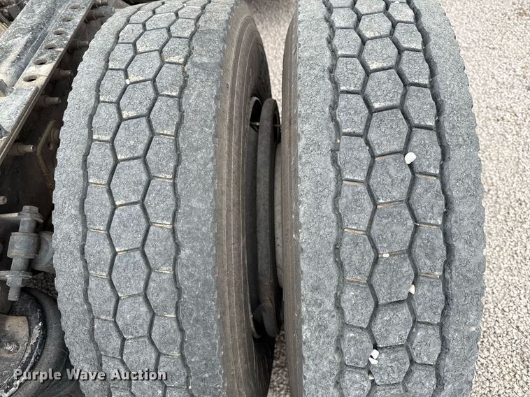 image for item YA0577 2018 International LT625 semi truck