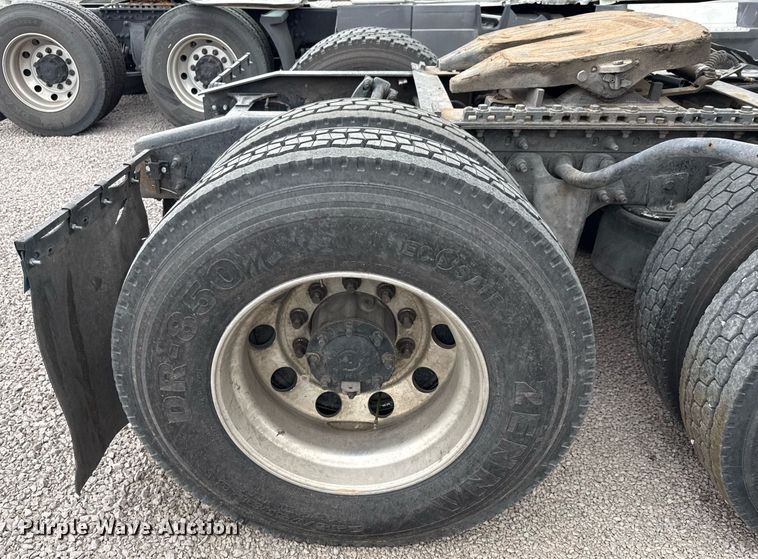 image for item YA0577 2018 International LT625 semi truck