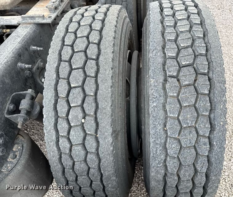 image for item YA0577 2018 International LT625 semi truck