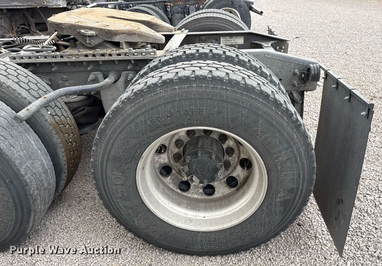 image for item YA0577 2018 International LT625 semi truck