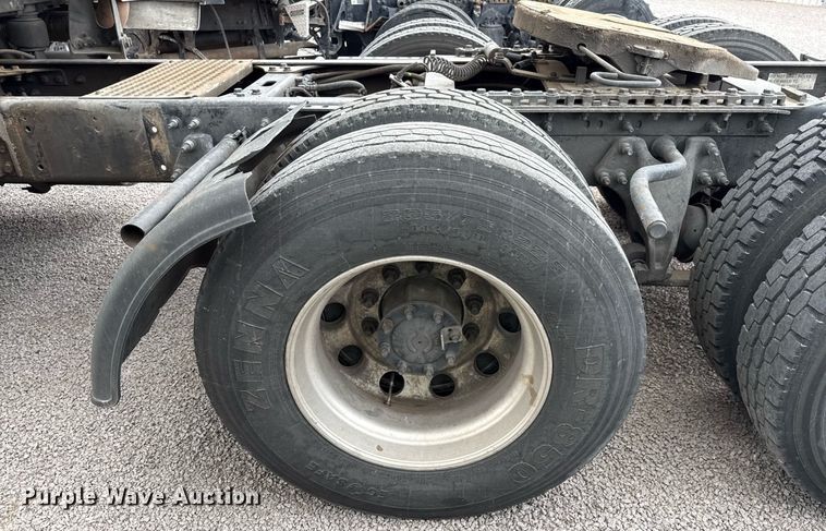 image for item YA0577 2018 International LT625 semi truck