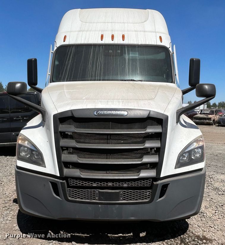 image for item YA0643 2021 Freightliner Cascadia semi truck