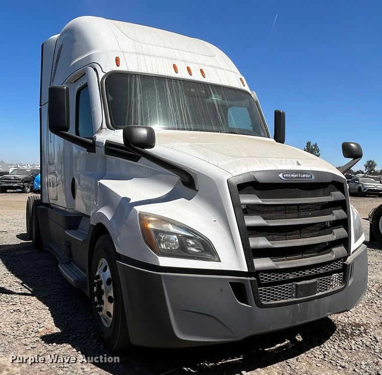 image for item YA0643 2021 Freightliner Cascadia semi truck