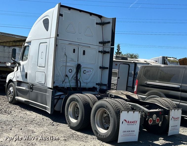 image for item YA0643 2021 Freightliner Cascadia semi truck