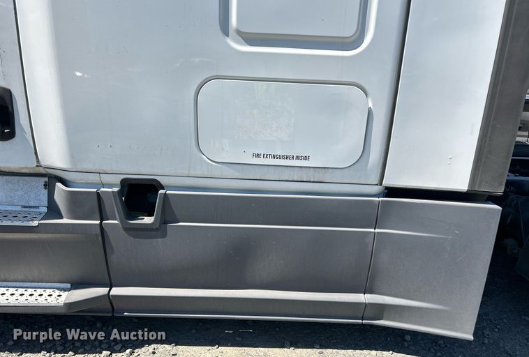 image for item YA0643 2021 Freightliner Cascadia semi truck