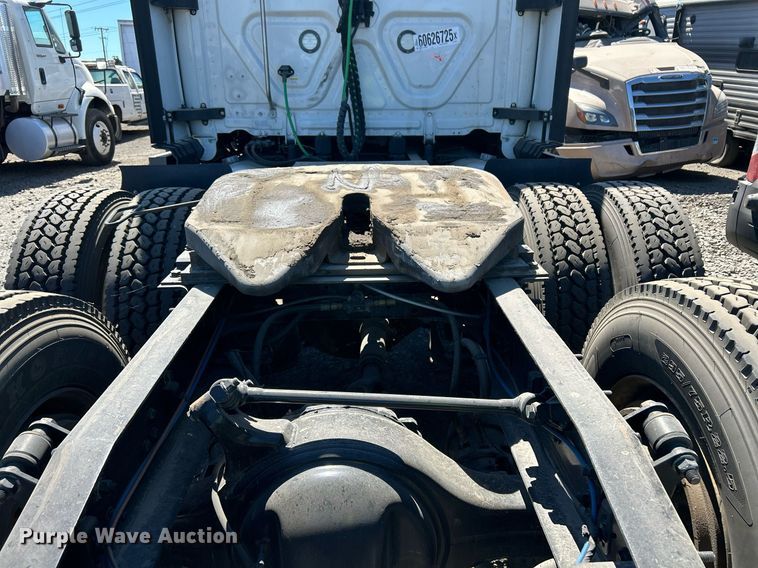 image for item YA0643 2021 Freightliner Cascadia semi truck