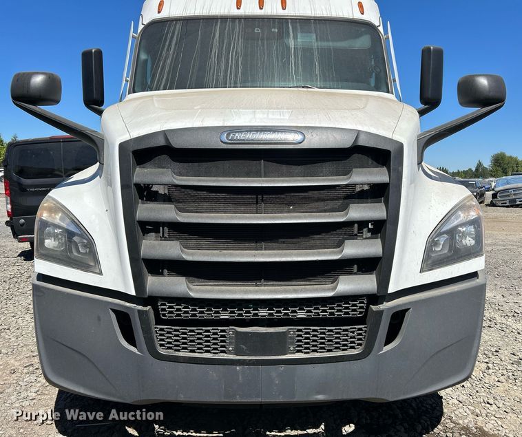 image for item YA0643 2021 Freightliner Cascadia semi truck