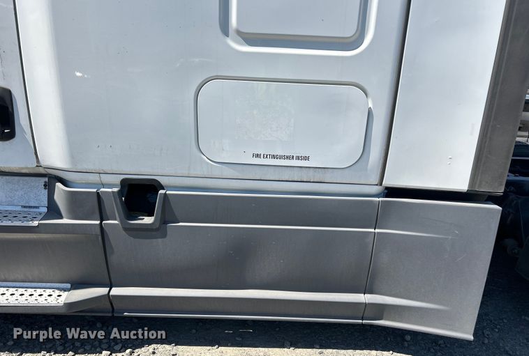 image for item YA0643 2021 Freightliner Cascadia semi truck