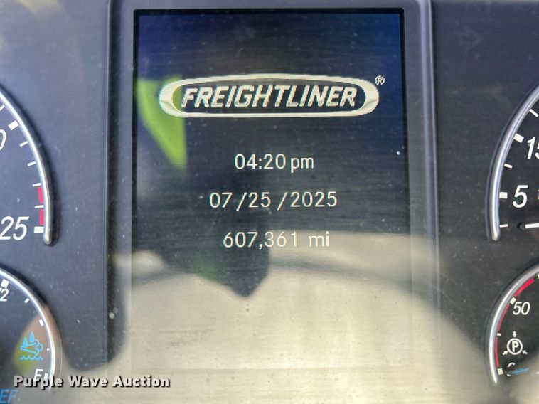 image for item YA0643 2021 Freightliner Cascadia semi truck