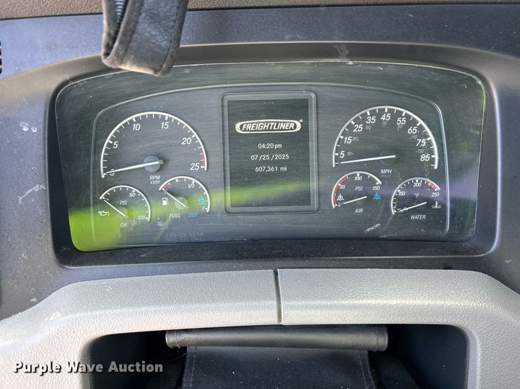 image for item YA0643 2021 Freightliner Cascadia semi truck