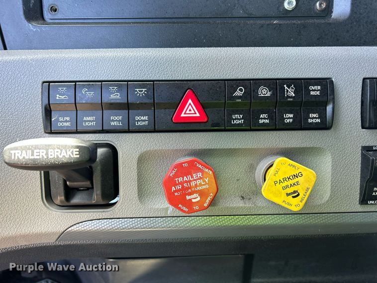 image for item YA0643 2021 Freightliner Cascadia semi truck