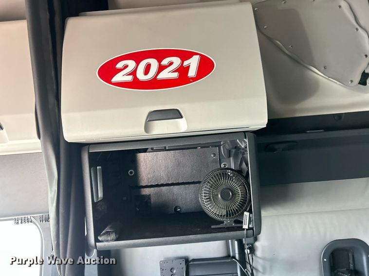 image for item YA0643 2021 Freightliner Cascadia semi truck