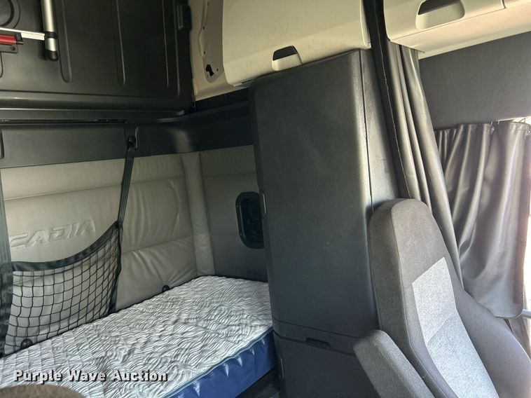 image for item YA0643 2021 Freightliner Cascadia semi truck