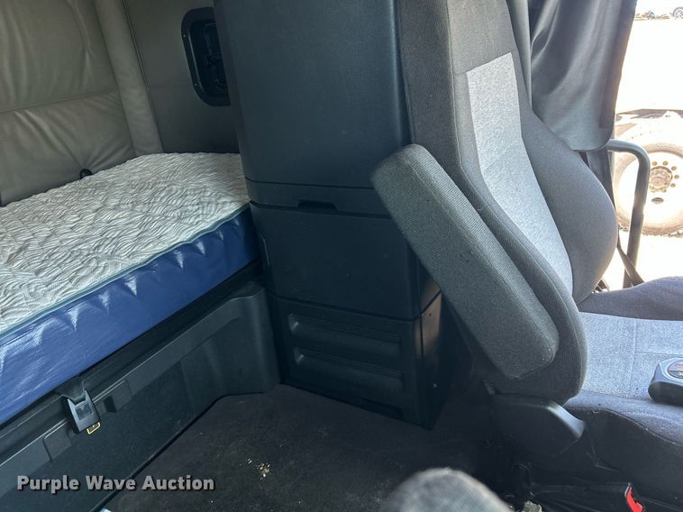 image for item YA0643 2021 Freightliner Cascadia semi truck