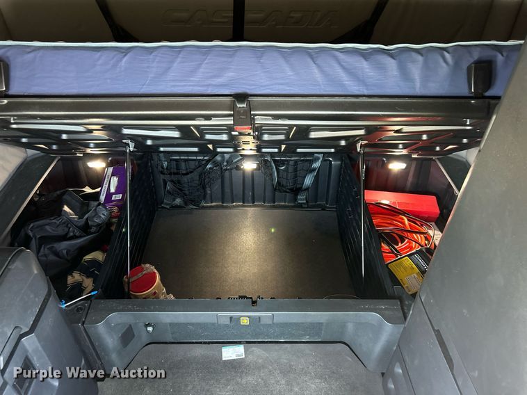 image for item YA0643 2021 Freightliner Cascadia semi truck