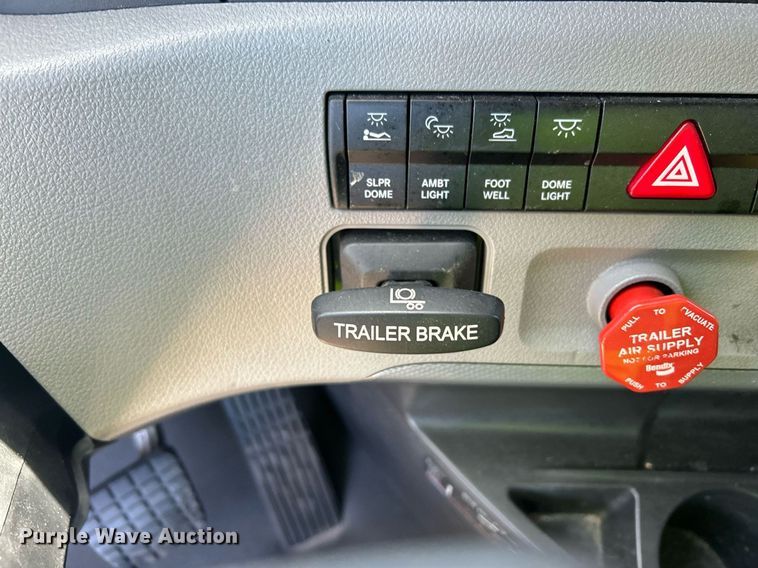 image for item YA0643 2021 Freightliner Cascadia semi truck